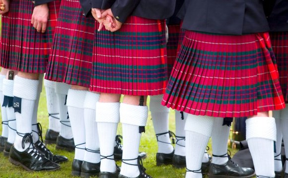 Scottish barmen abandon kilts