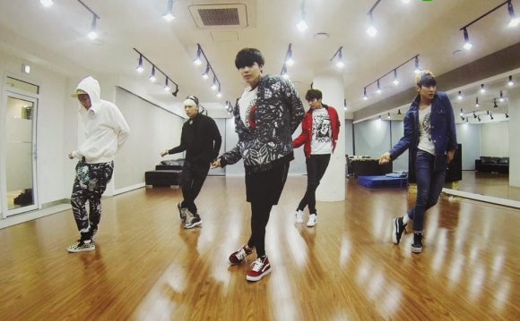 The 10 Hottest K-pop dance