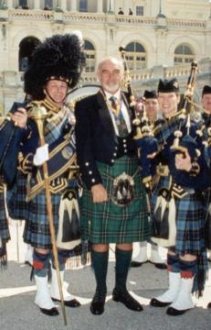 photo of Sean Connery putting on his kilt